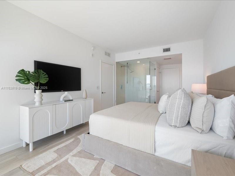 Real estate property located at 460 28th St #907, Miami-dade, Icon Bay Condo, Miami, FL