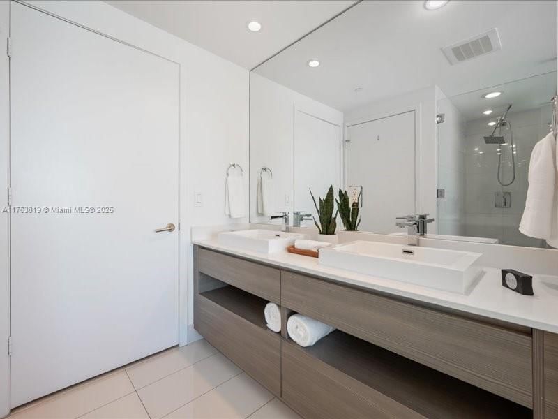 Real estate property located at 460 28th St #907, Miami-dade, Icon Bay Condo, Miami, FL