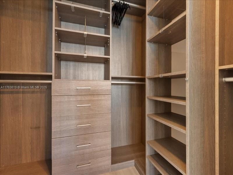 Real estate property located at 460 28th St #907, Miami-dade, Icon Bay Condo, Miami, FL