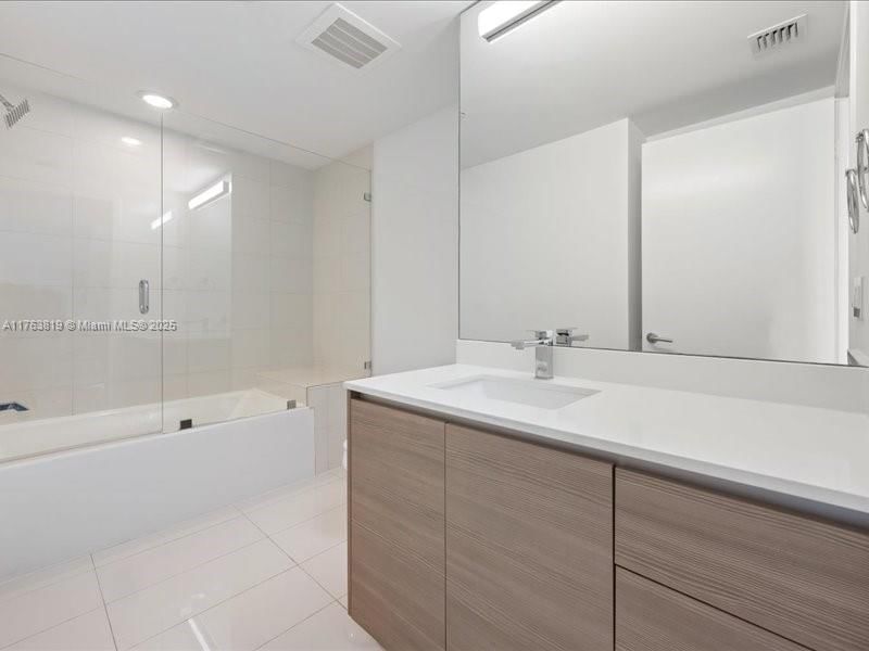 Real estate property located at 460 28th St #907, Miami-dade, Icon Bay Condo, Miami, FL