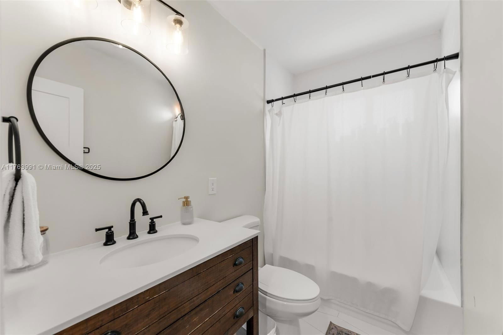 Real estate property located at 18451 84th Ct, Miami-dade, Whispering Pines Estates, Cutler Bay, FL