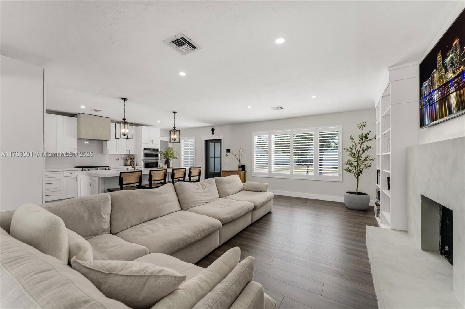 Real estate property located at 18451 84th Ct, Miami-dade, Whispering Pines Estates, Cutler Bay, FL