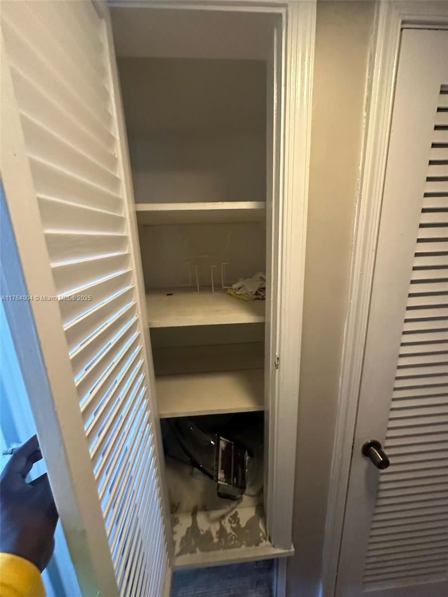Real estate property located at 2101 68th St #204, Broward, Ashley House Condo, Fort Lauderdale, FL