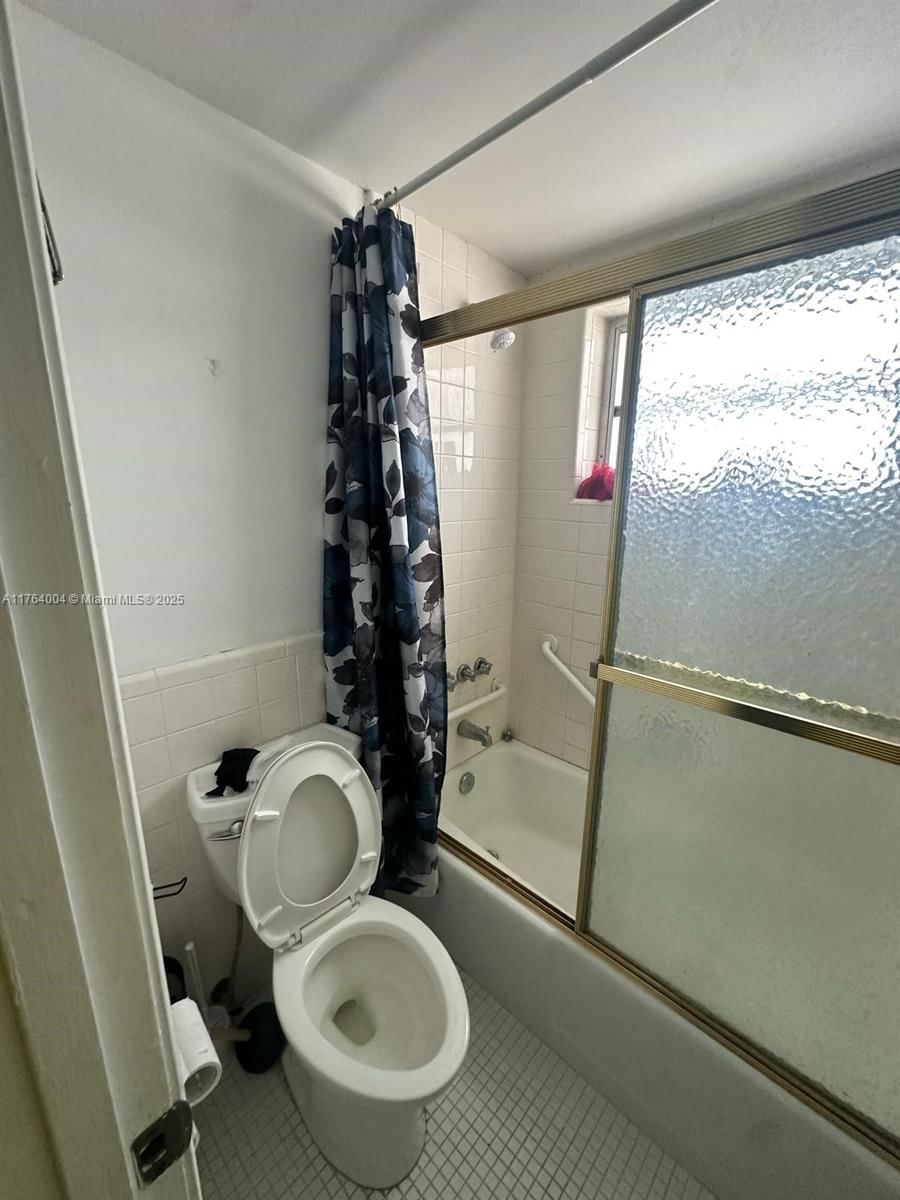 Real estate property located at 2101 68th St #204, Broward, Ashley House Condo, Fort Lauderdale, FL