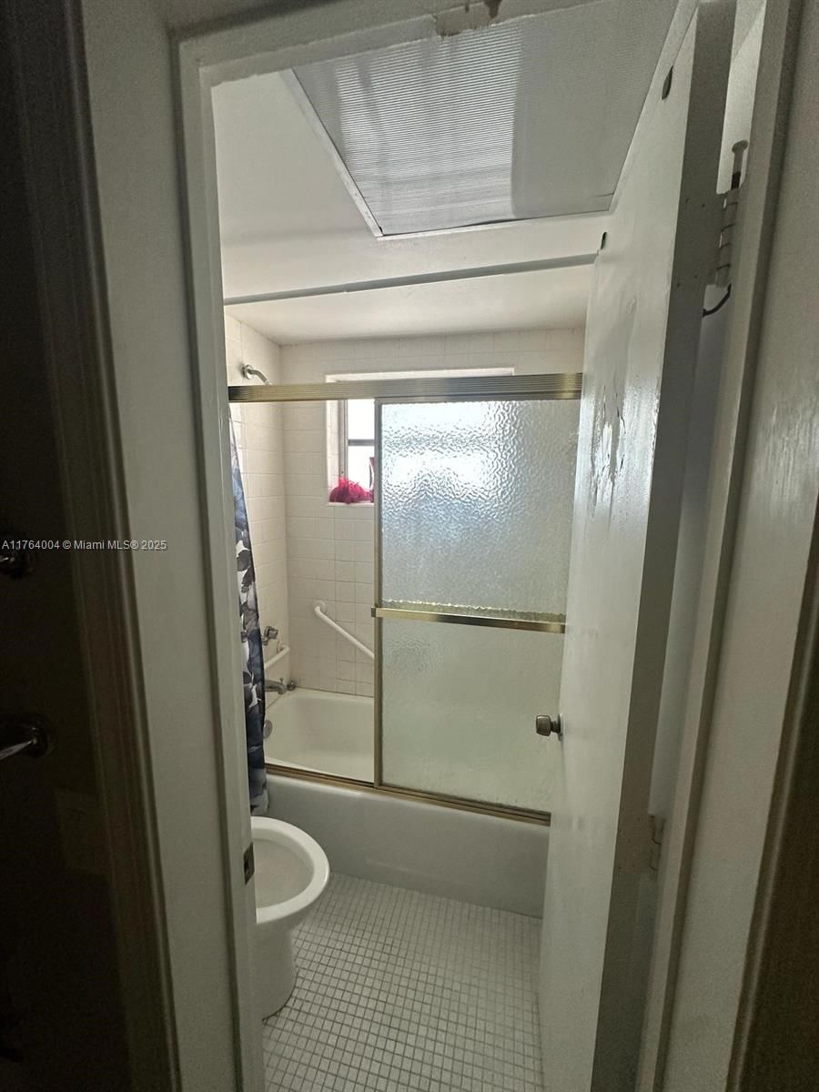 Real estate property located at 2101 68th St #204, Broward, Ashley House Condo, Fort Lauderdale, FL