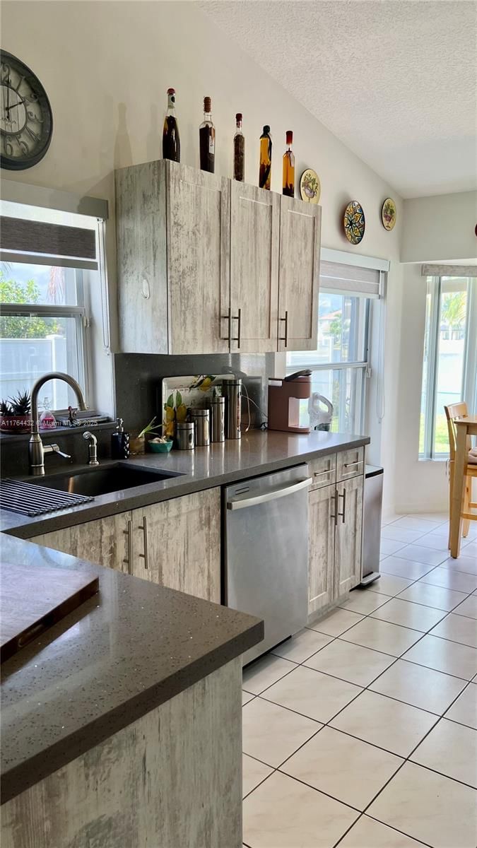Real estate property located at 16365 2nd Dr, Broward, Heftler Homes At Pembroke, Pembroke Pines, FL
