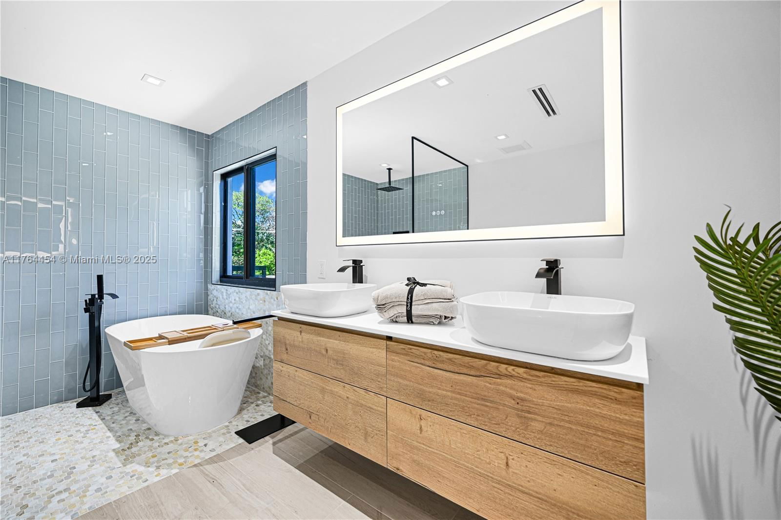 Real estate property located at 3305 15th St, Broward, Las Olas By The Sea Ext, Fort Lauderdale, FL