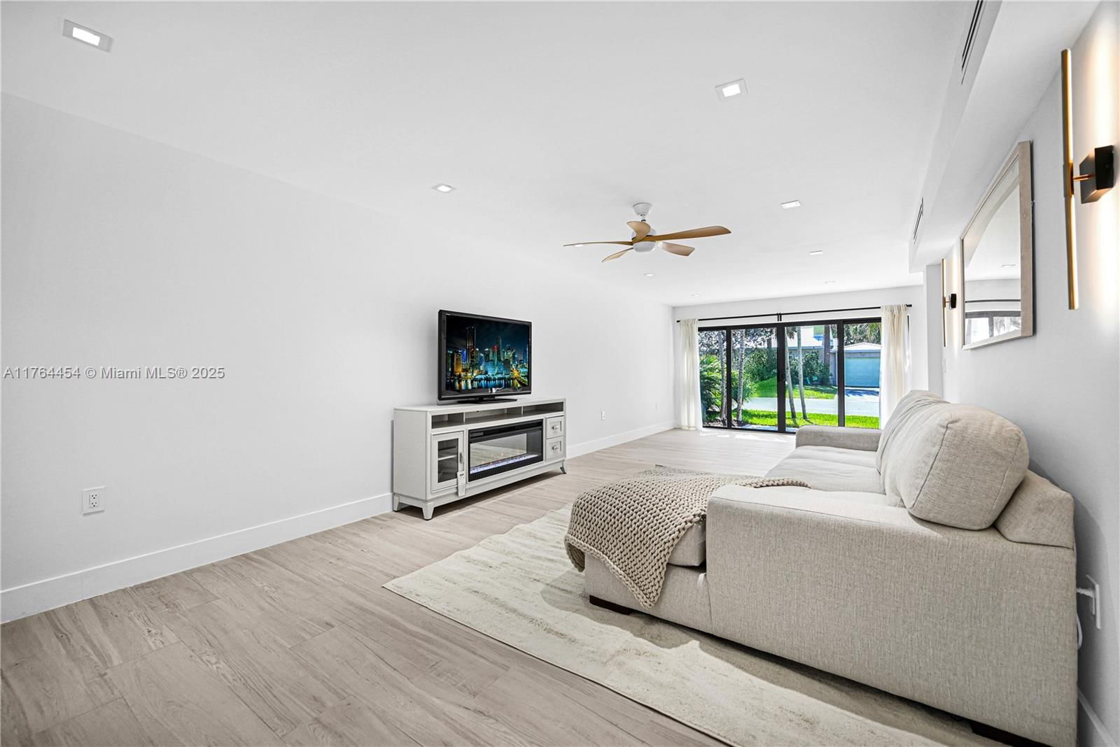 Real estate property located at 3305 15th St, Broward, Las Olas By The Sea Ext, Fort Lauderdale, FL
