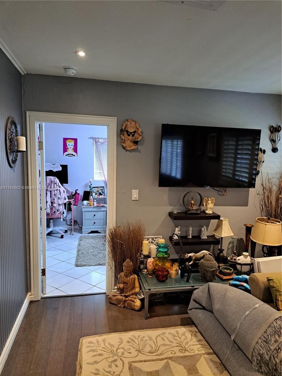Real estate property located at 911 Country Club Cir, Broward, Lauderdale Golf Estates, Plantation, FL