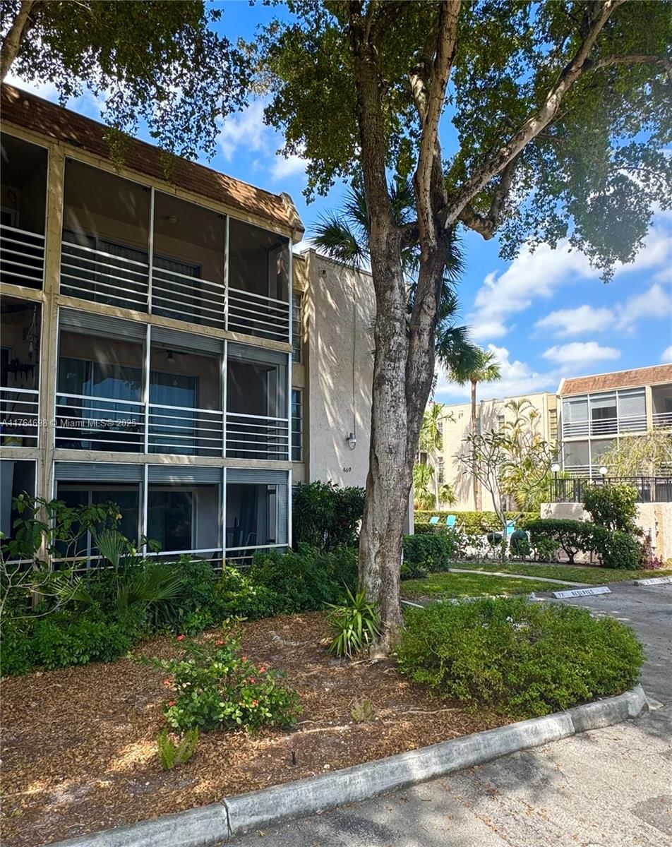Real estate property located at 469 Pine Island Rd B301, Broward, Plantation Pines Phase 1, Plantation, FL
