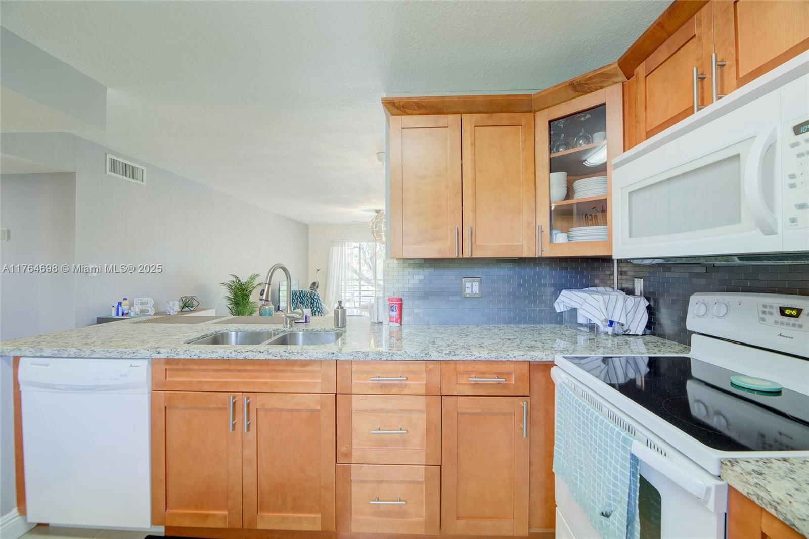 Real estate property located at 469 Pine Island Rd B301, Broward, Plantation Pines Phase 1, Plantation, FL