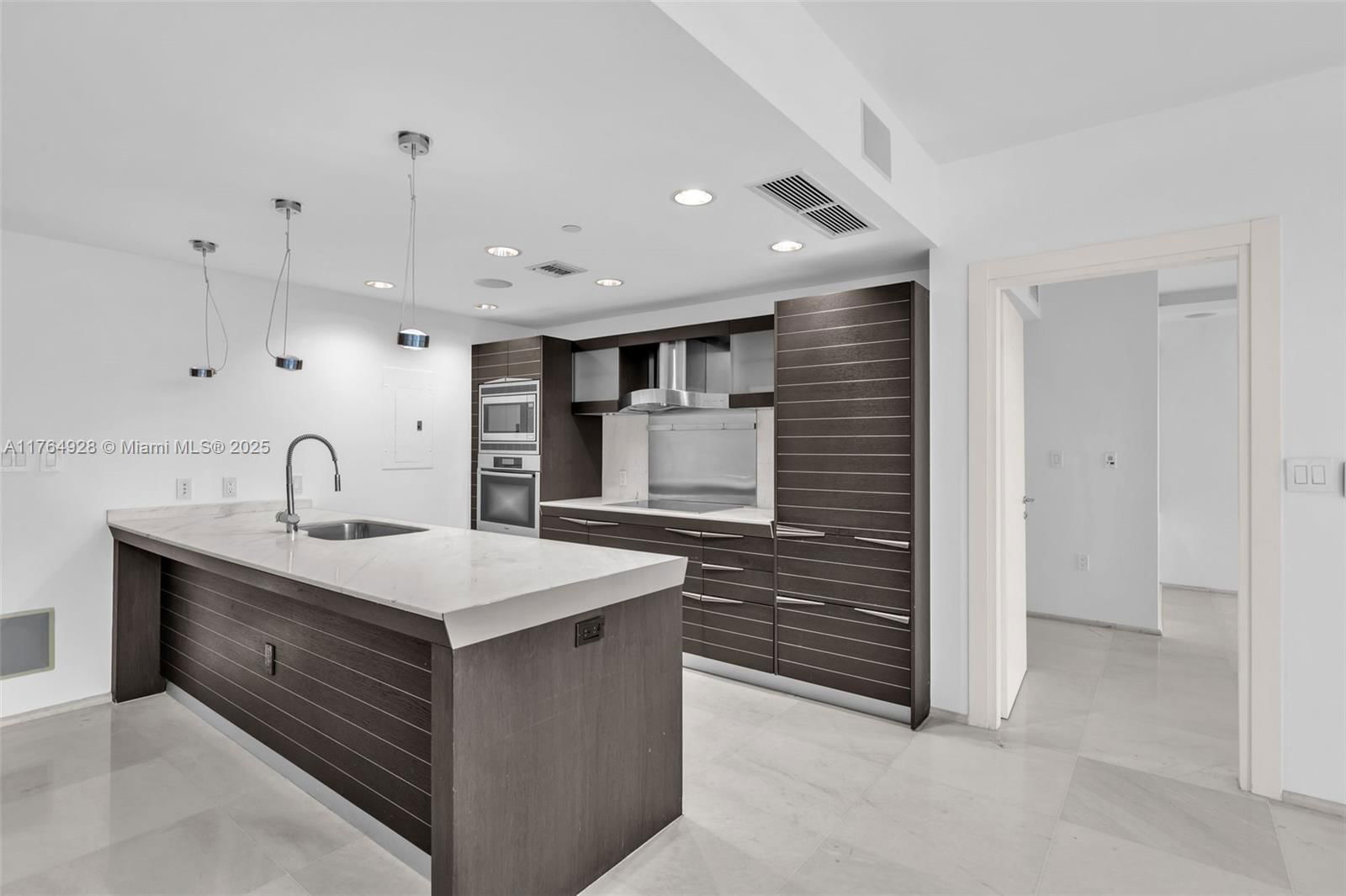Real estate property located at 200 Biscayne Boulevard Way #3507, Miami-dade, Epic West Condo, Miami, FL