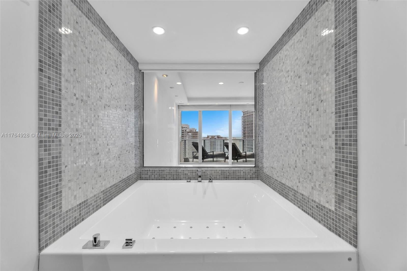 Real estate property located at 200 Biscayne Boulevard Way #3507, Miami-dade, Epic West Condo, Miami, FL