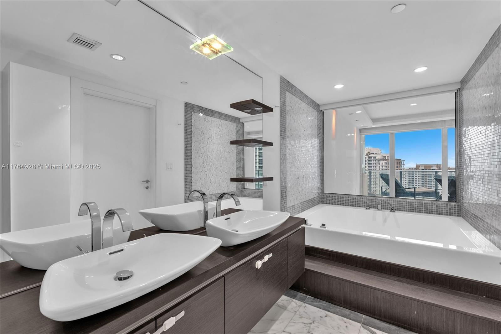 Real estate property located at 200 Biscayne Boulevard Way #3507, Miami-dade, Epic West Condo, Miami, FL