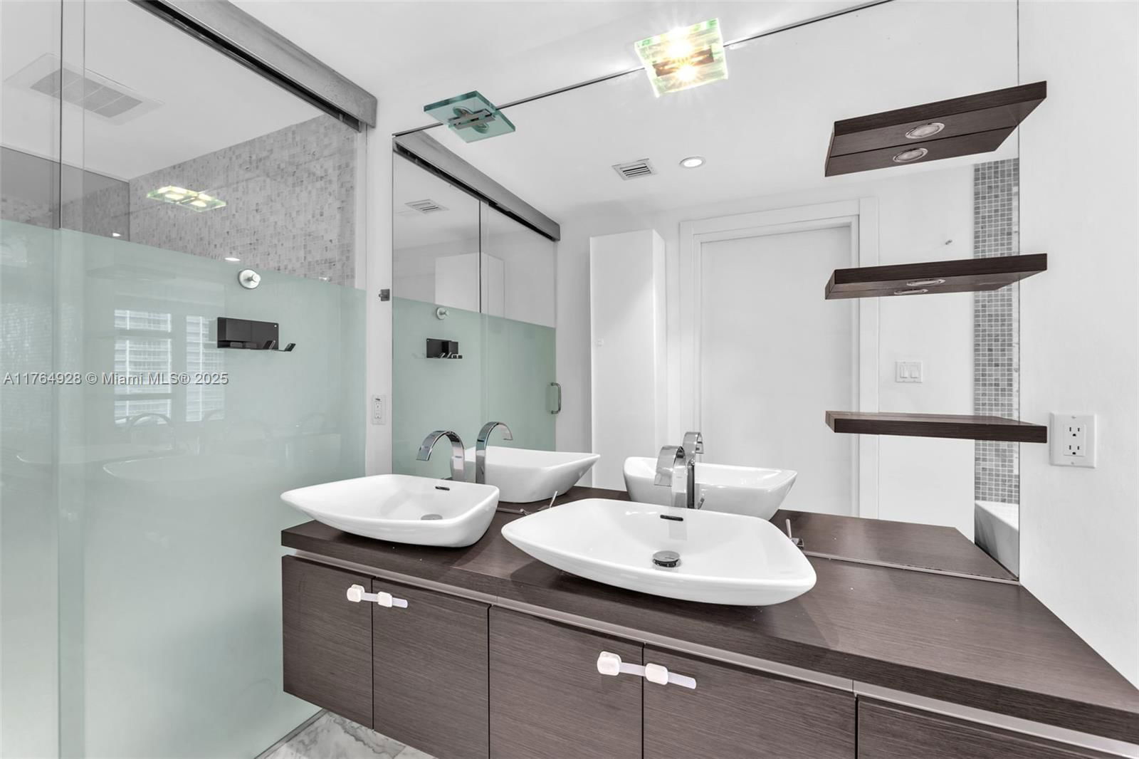 Real estate property located at 200 Biscayne Boulevard Way #3507, Miami-dade, Epic West Condo, Miami, FL