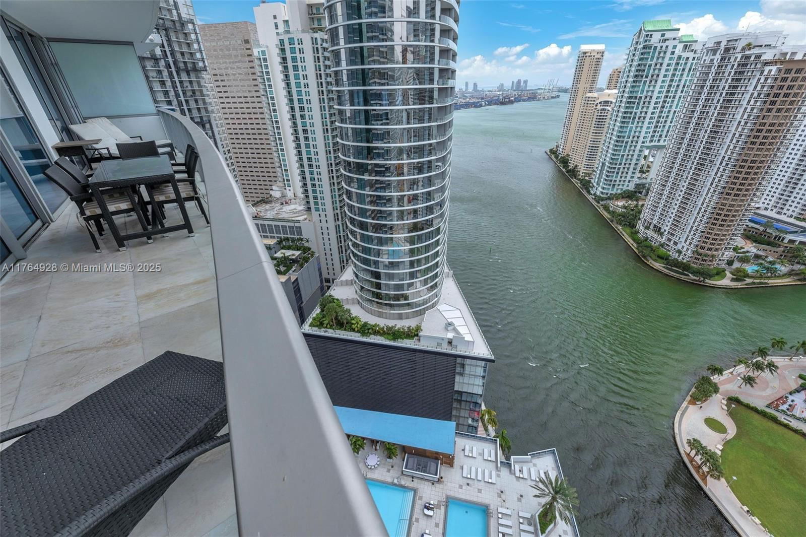 Real estate property located at 200 Biscayne Boulevard Way #3507, Miami-dade, Epic West Condo, Miami, FL