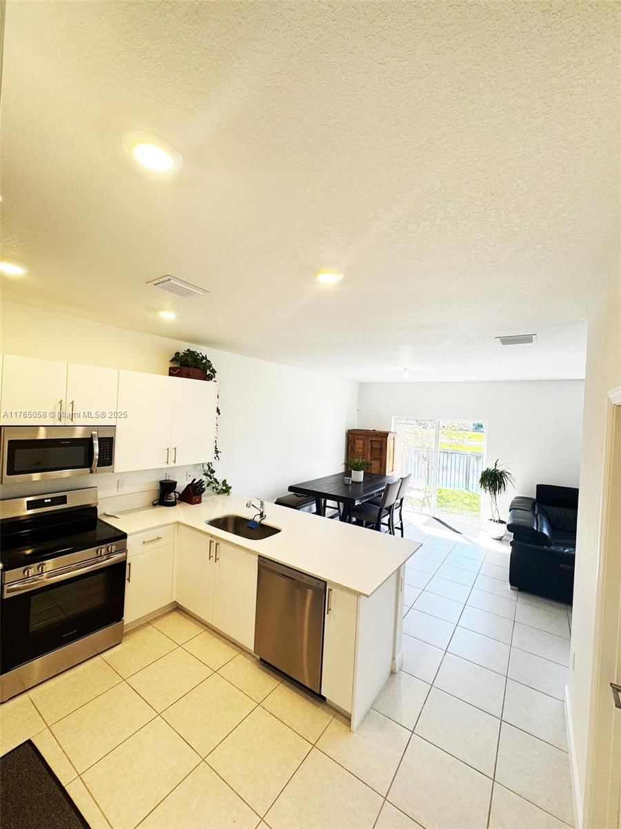 Real estate property located at 5544 27th Pl #1, Broward, Calcutta First Addition, Lauderhill, FL