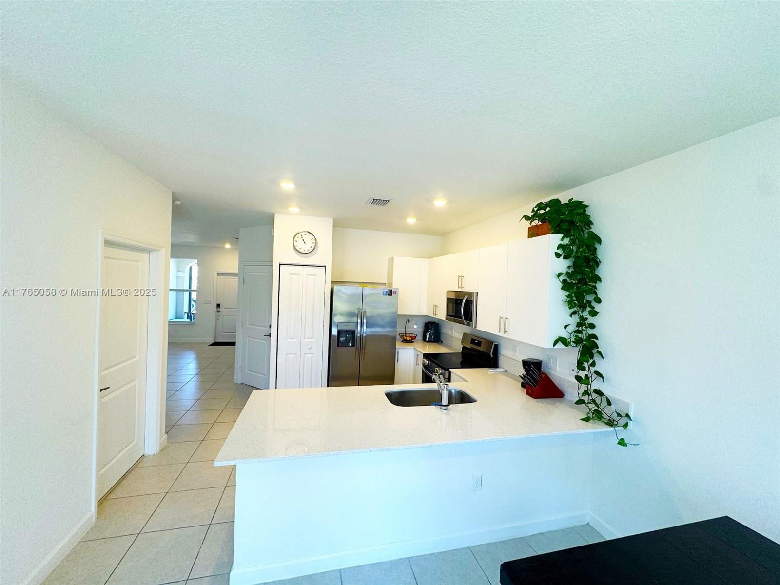 Real estate property located at 5544 27th Pl #1, Broward, Calcutta First Addition, Lauderhill, FL