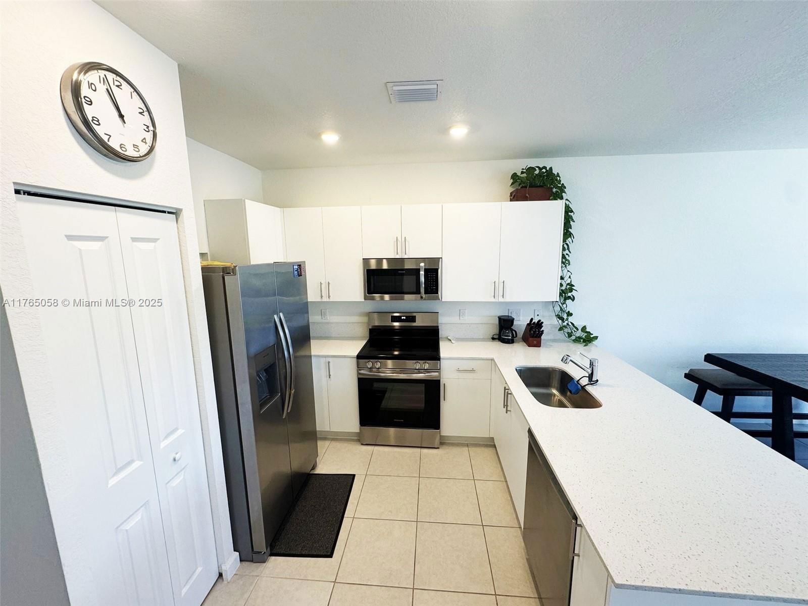Real estate property located at 5544 27th Pl #1, Broward, Calcutta First Addition, Lauderhill, FL