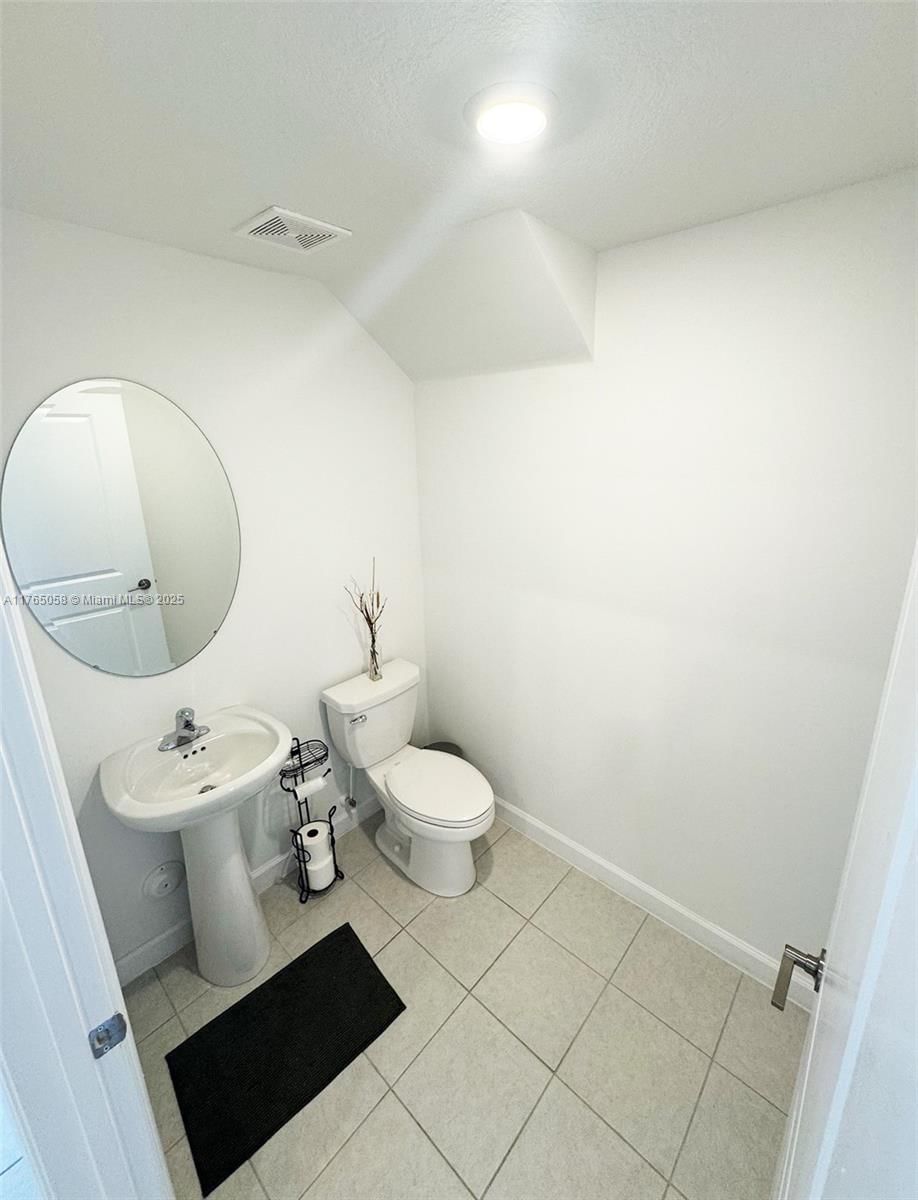 Real estate property located at 5544 27th Pl #1, Broward, Calcutta First Addition, Lauderhill, FL