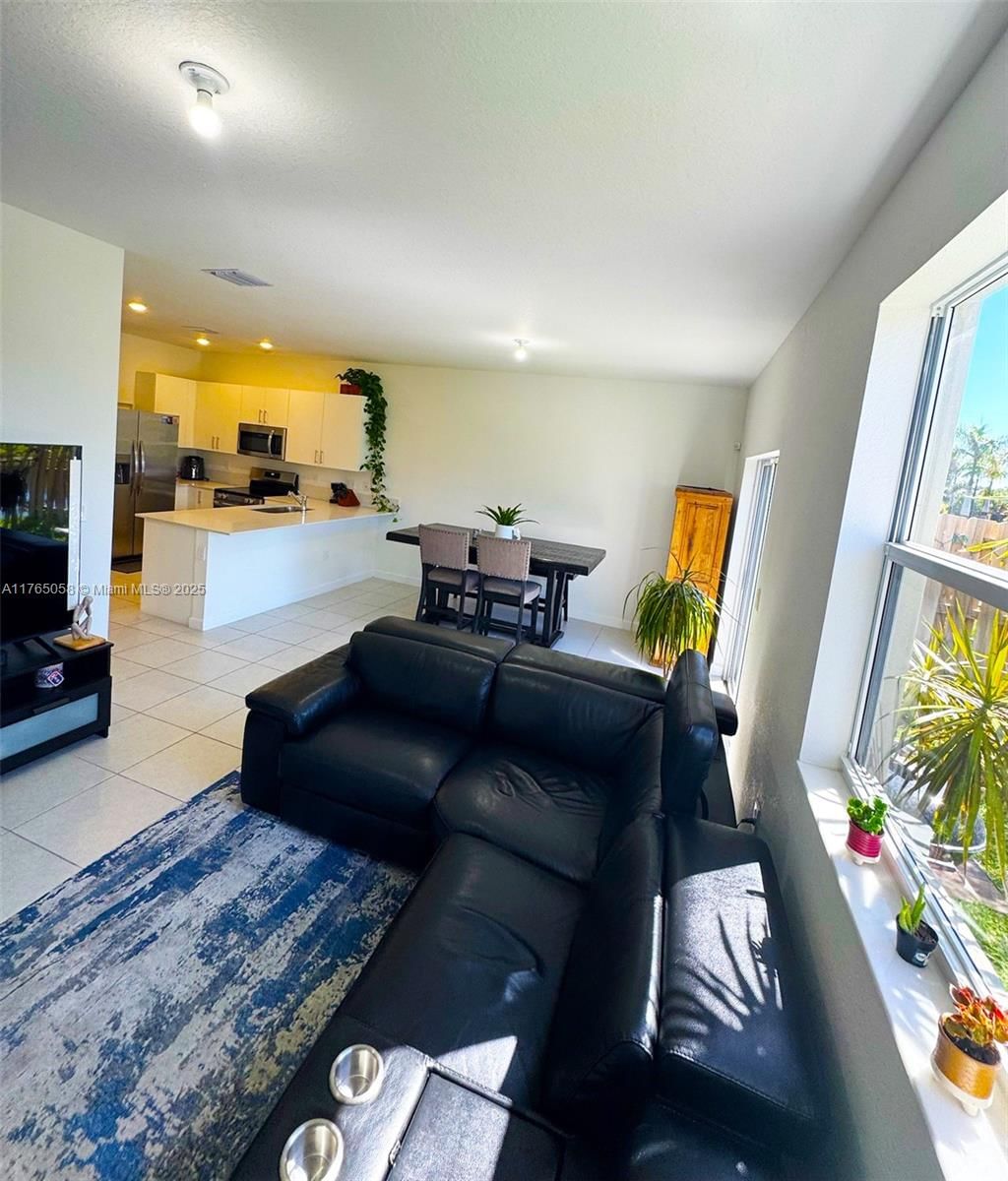 Real estate property located at 5544 27th Pl #1, Broward, Calcutta First Addition, Lauderhill, FL