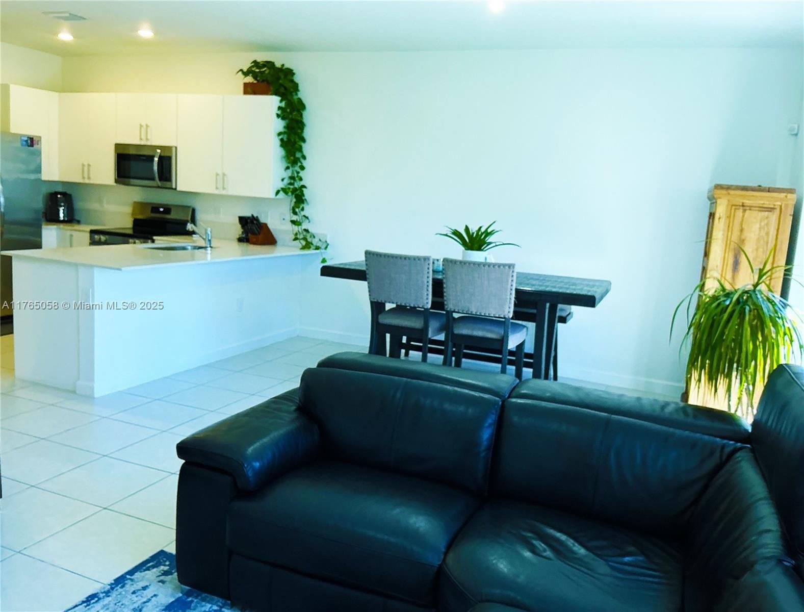 Real estate property located at 5544 27th Pl #1, Broward, Calcutta First Addition, Lauderhill, FL