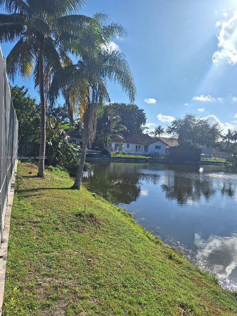Real estate property located at 1500 98th Ave, Broward, Four Palm Lakes At Pembro, Pembroke Pines, FL
