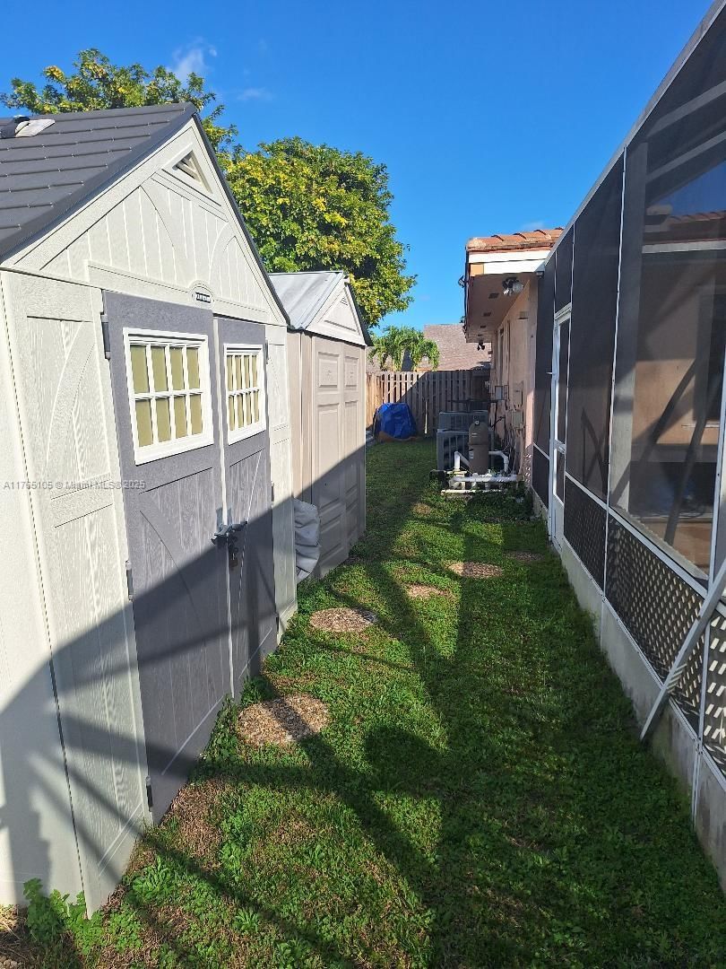 Real estate property located at 1500 98th Ave, Broward, Four Palm Lakes At Pembro, Pembroke Pines, FL