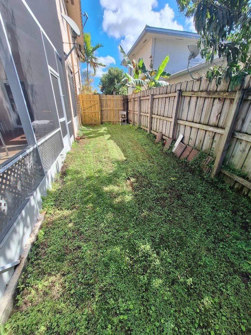Real estate property located at 1500 98th Ave, Broward, Four Palm Lakes At Pembro, Pembroke Pines, FL