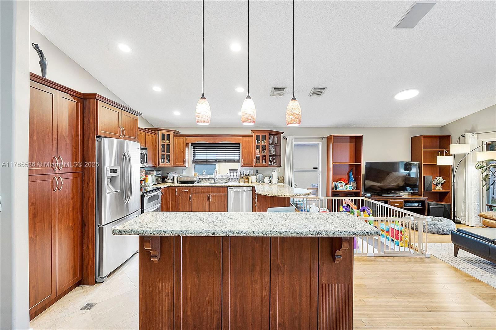 Real estate property located at 4945 34th Ter, Broward, Banyan Oakridge Plat, Hollywood, FL