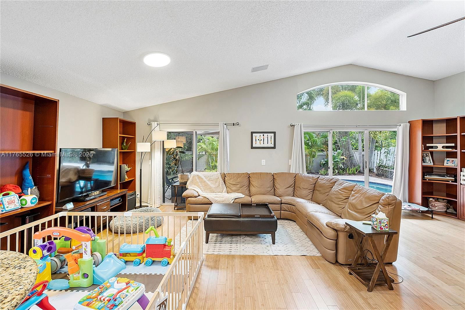 Real estate property located at 4945 34th Ter, Broward, Banyan Oakridge Plat, Hollywood, FL