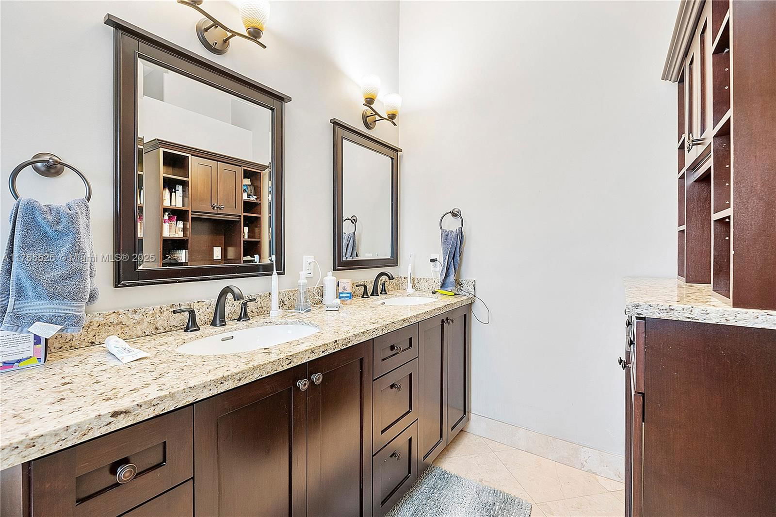 Real estate property located at 4945 34th Ter, Broward, Banyan Oakridge Plat, Hollywood, FL