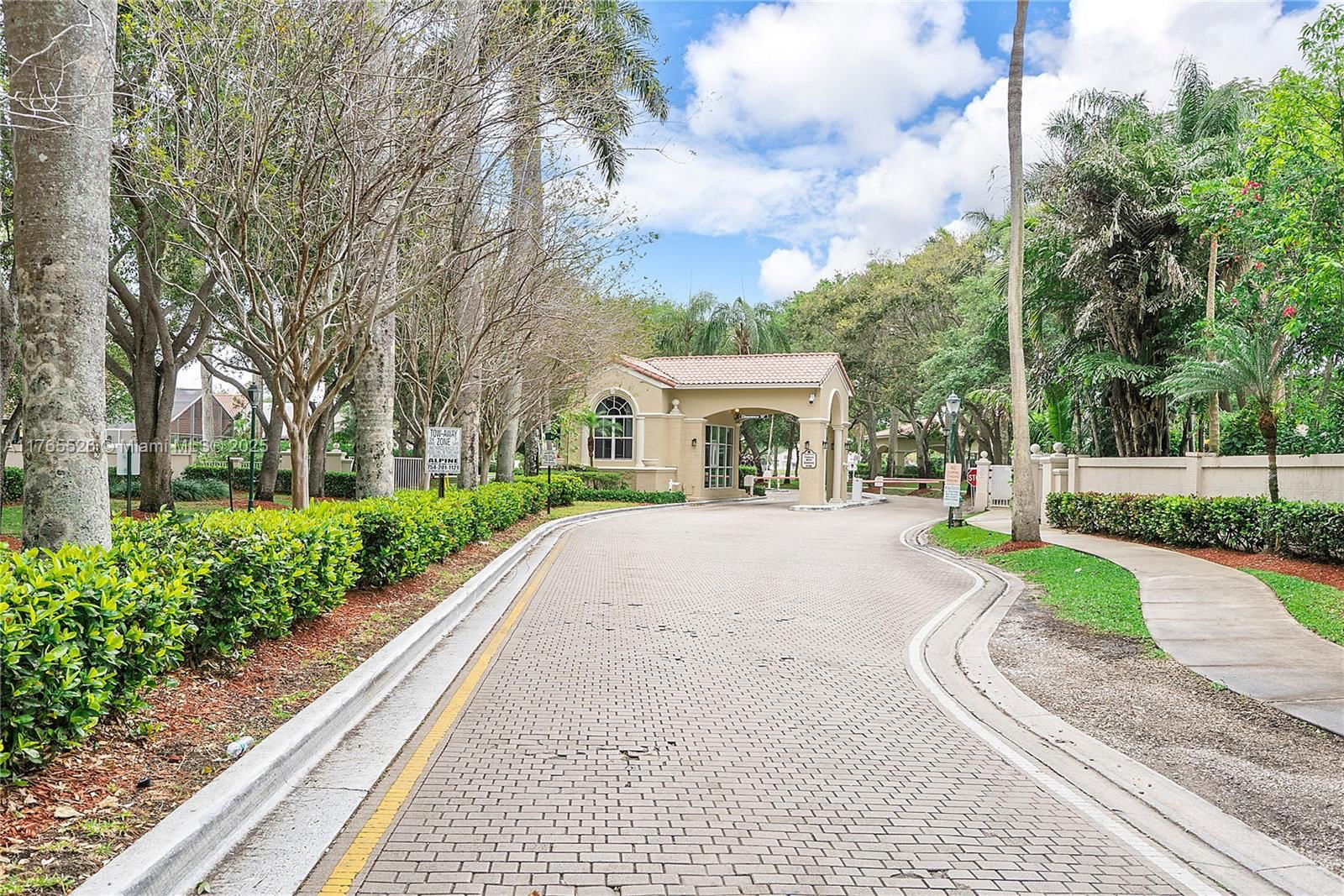 Real estate property located at 4945 34th Ter, Broward, Banyan Oakridge Plat, Hollywood, FL
