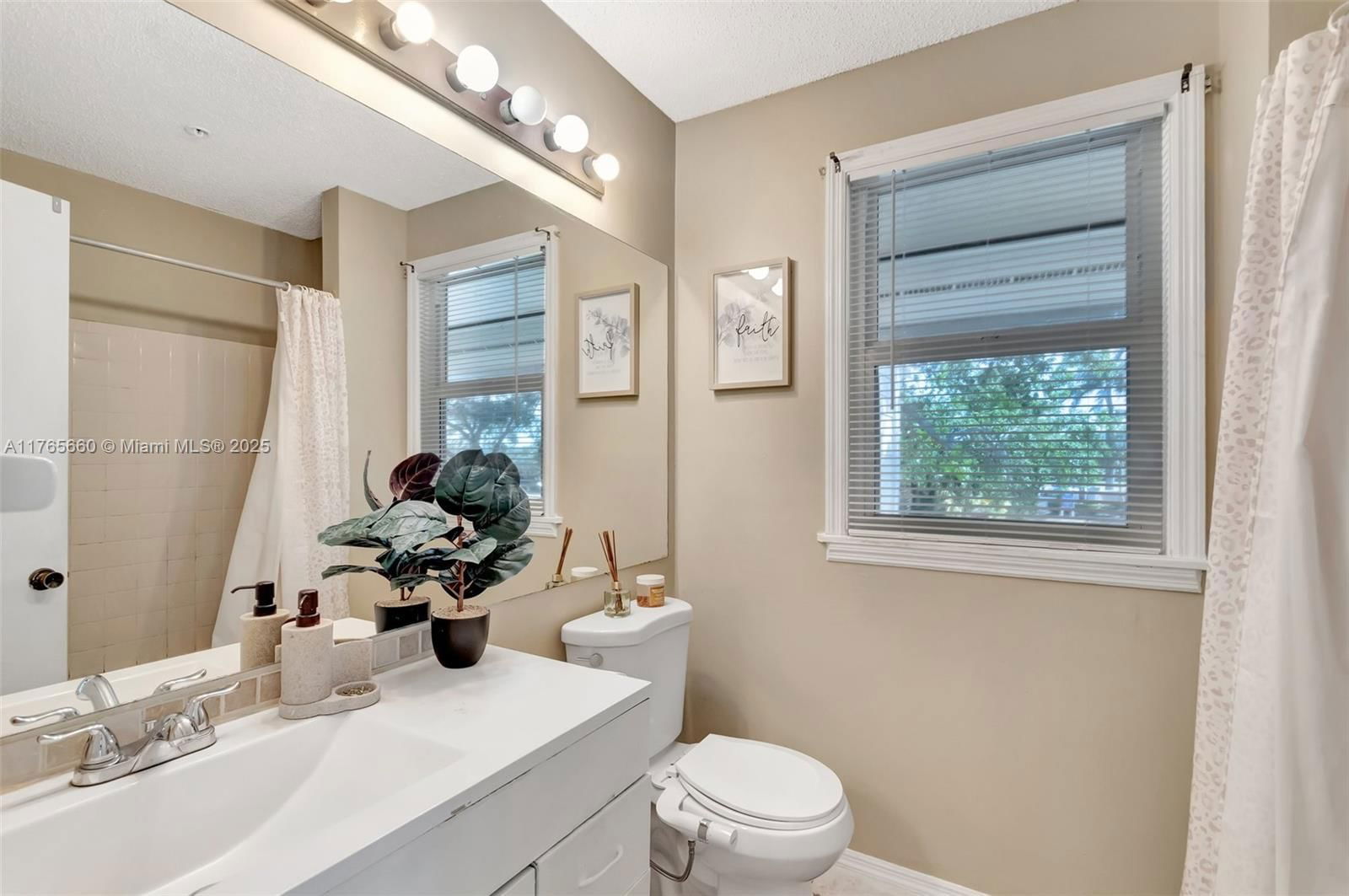 Real estate property located at 2307 Congress Ave #28, Palm Beach, Boynton Landings Condo, Boynton Beach, FL