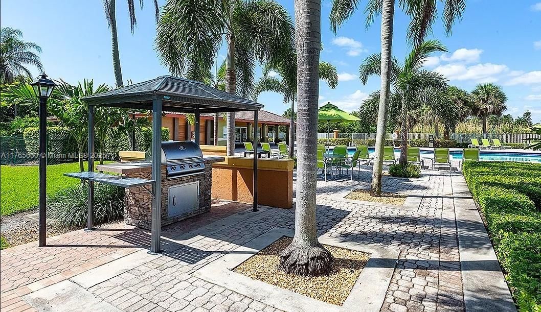 Real estate property located at 2307 Congress Ave #28, Palm Beach, Boynton Landings Condo, Boynton Beach, FL