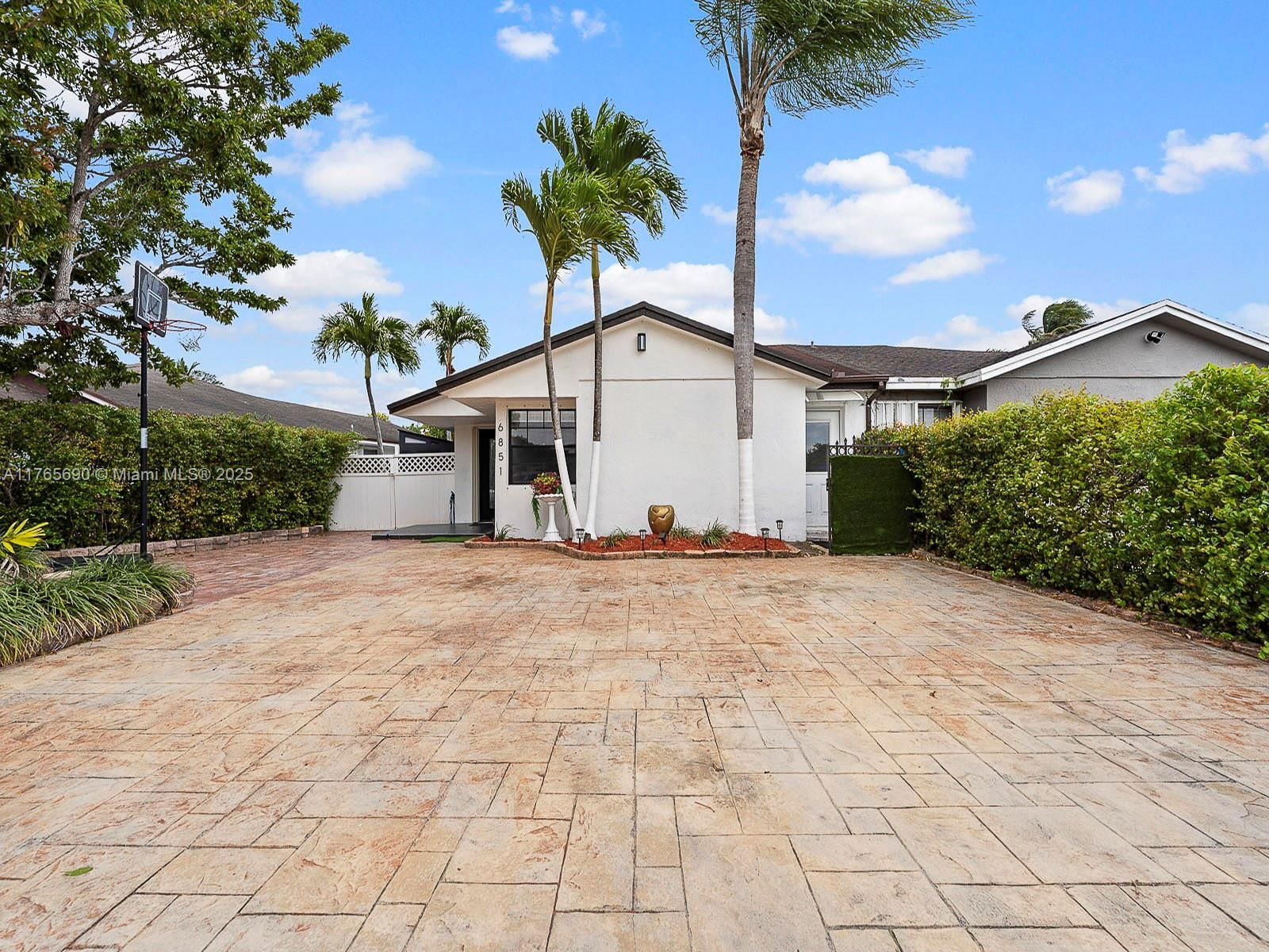 Real estate property located at 6851 130th Ave, Miami-dade, Sunset East Villas 13122, Miami, FL