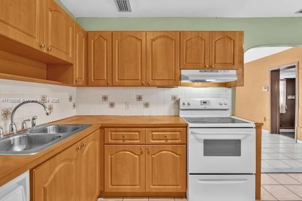 Real estate property located at 2941 69th Ter, Miami-dade, Marilynda, Miami, FL
