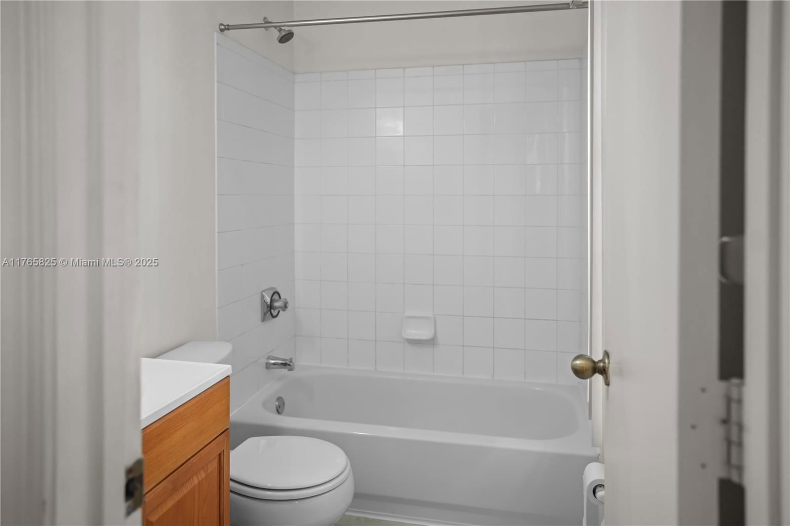 Real estate property located at 6008 Harbor Isle Way, Broward, Land Section 8, Tamarac, FL