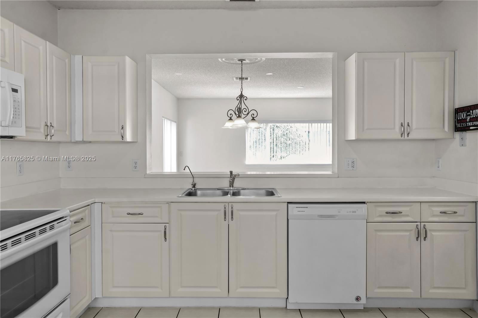 Real estate property located at 6008 Harbor Isle Way, Broward, Land Section 8, Tamarac, FL