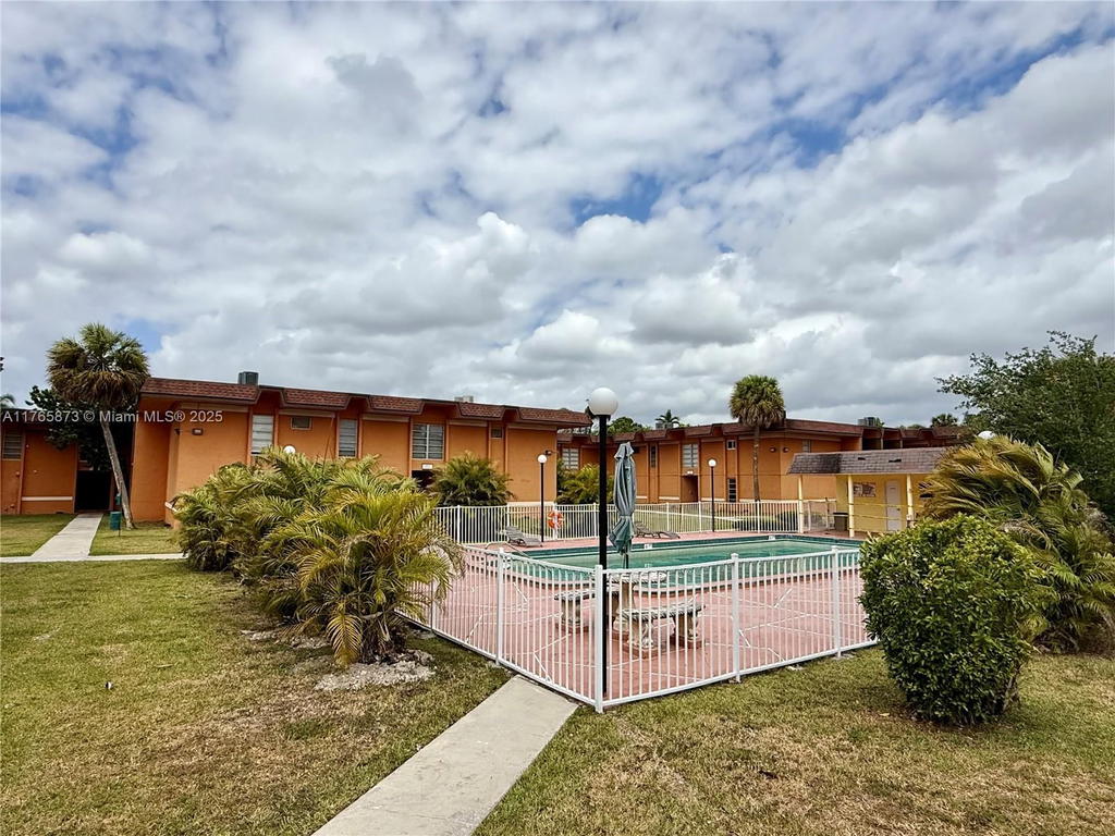 Real estate property located at 9493 76th St L3, Miami-dade, Sunset Palms East Condo, Miami, FL
