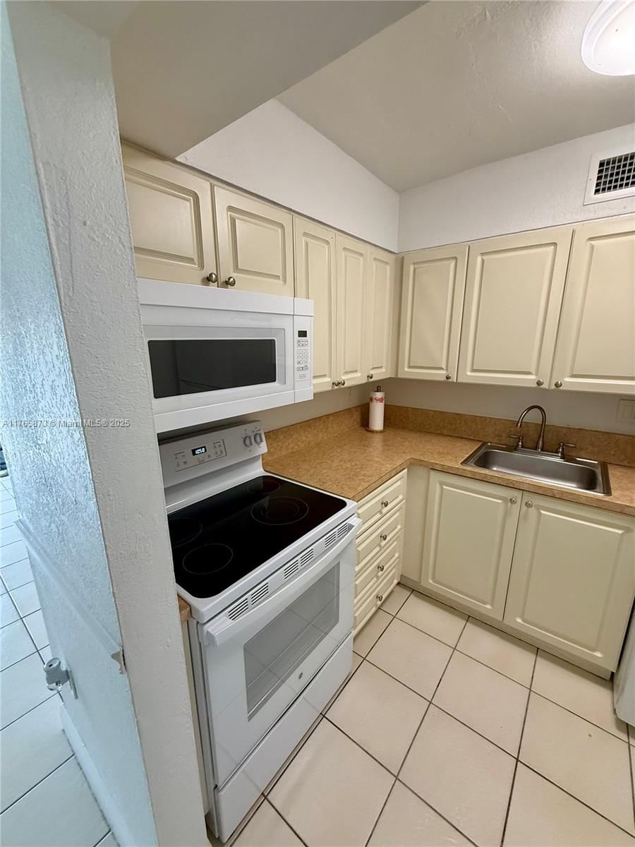 Real estate property located at 9493 76th St L3, Miami-dade, Sunset Palms East Condo, Miami, FL