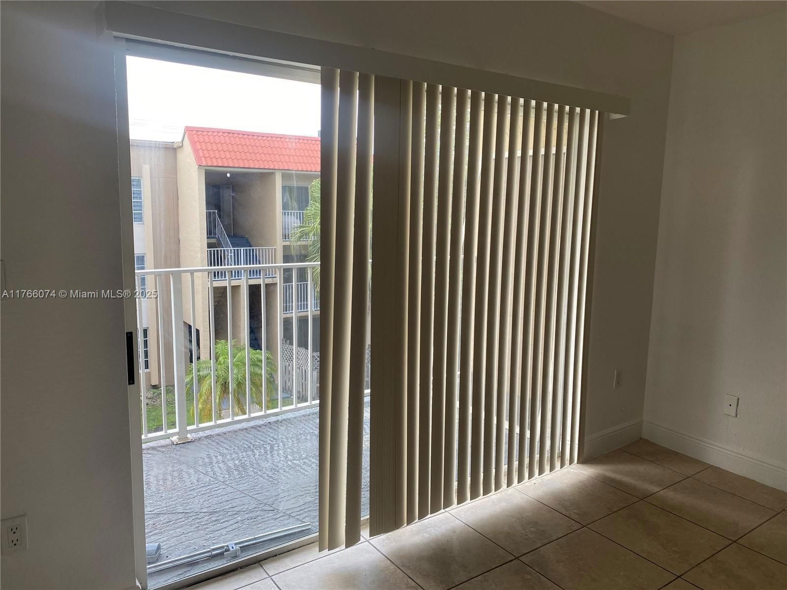 Real estate property located at 5102 79th Ave #304, Miami-dade, Doral Gardens Ii Condo, Doral, FL