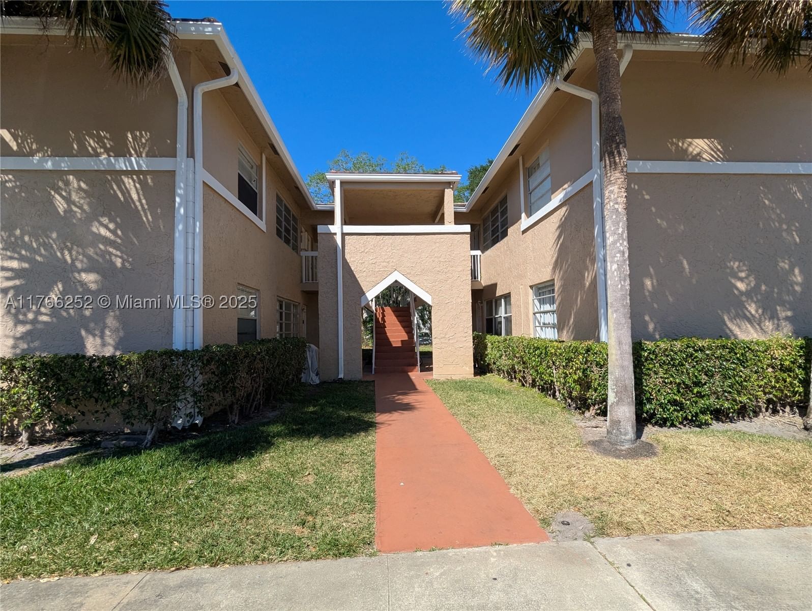 Real estate property located at 836 Twin Lakes Dr #19-B, Broward, Lakewood Village, Coral Springs, FL