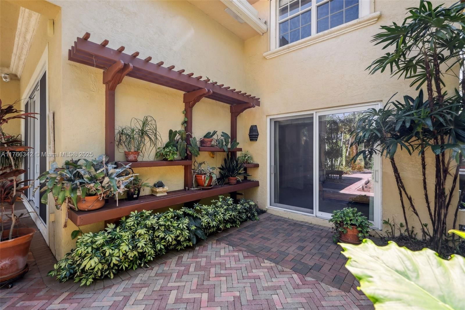 Real estate property located at 389 Oregon Ln, Palm Beach, Hidden Valley Sec 3, Boca Raton, FL