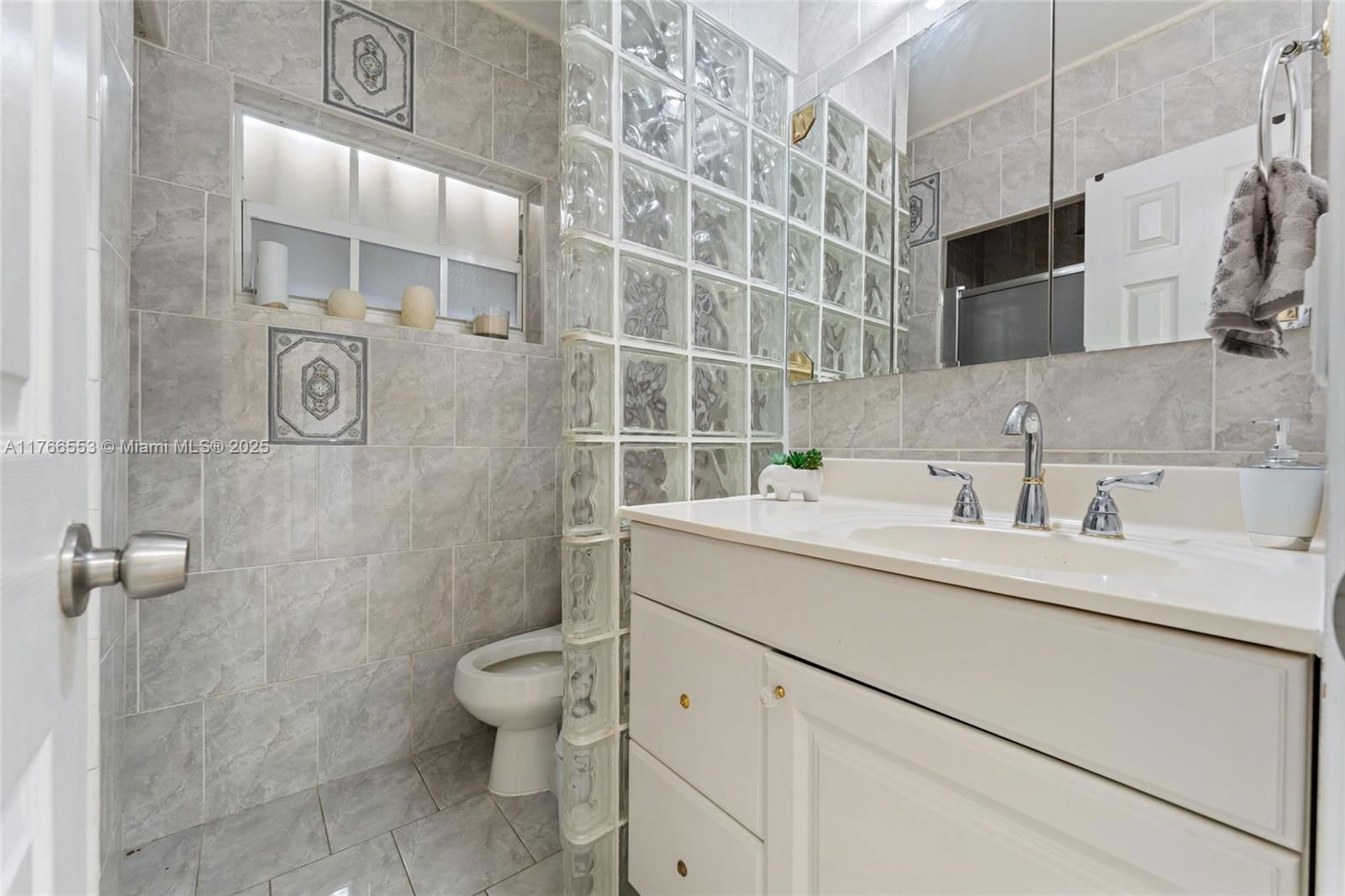 Real estate property located at 6035 110th St, Miami-dade, Palm Springs 4th Sec A &, Hialeah, FL