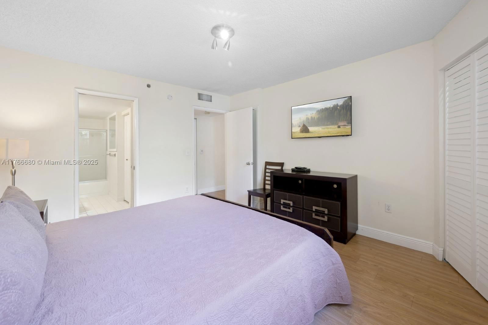 Real estate property located at 19877 Country Club Dr #3305, Miami-dade, The Yacht Club At Aventur, Aventura, FL