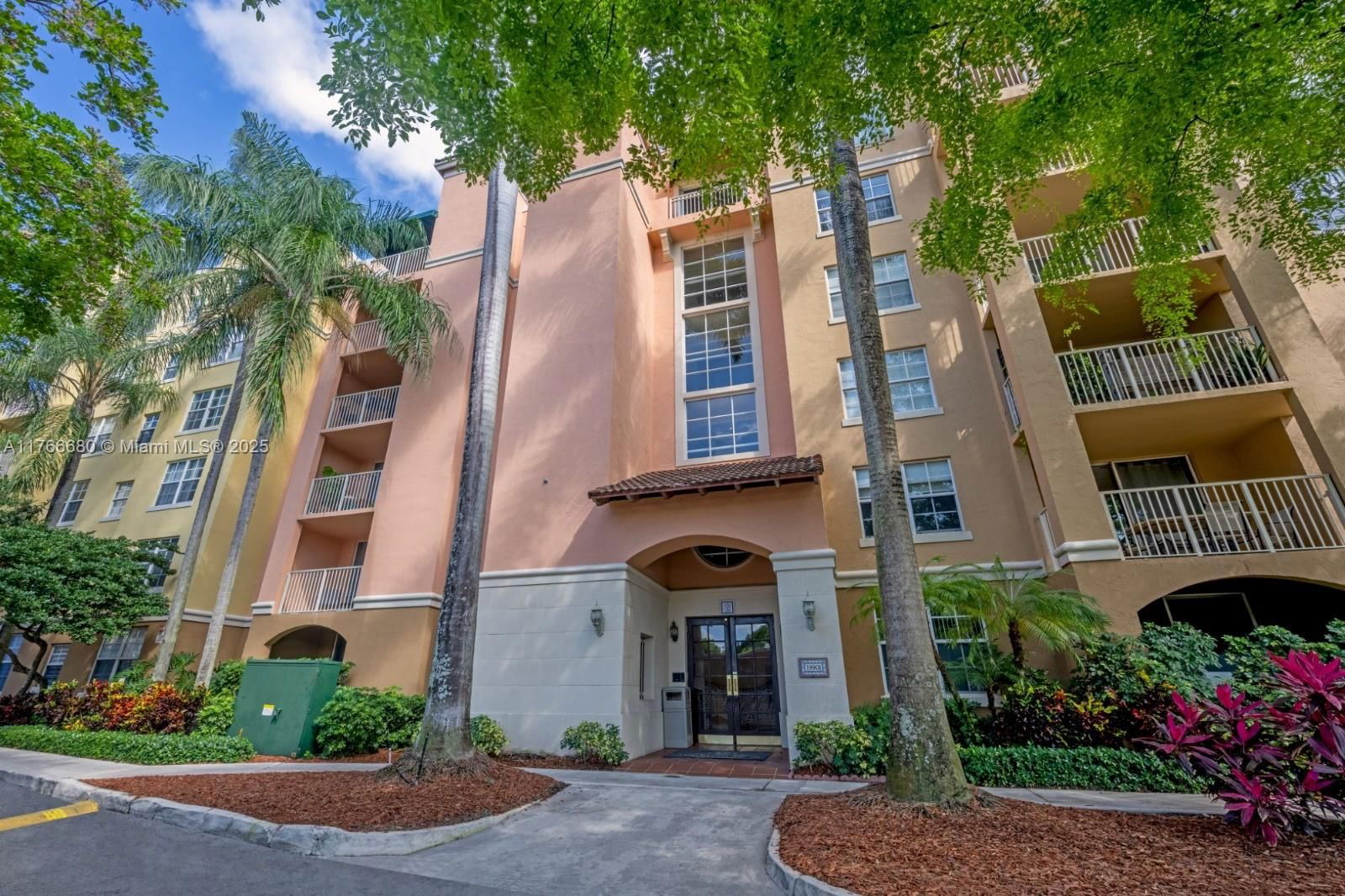 Real estate property located at 19877 Country Club Dr #3305, Miami-dade, The Yacht Club At Aventur, Aventura, FL