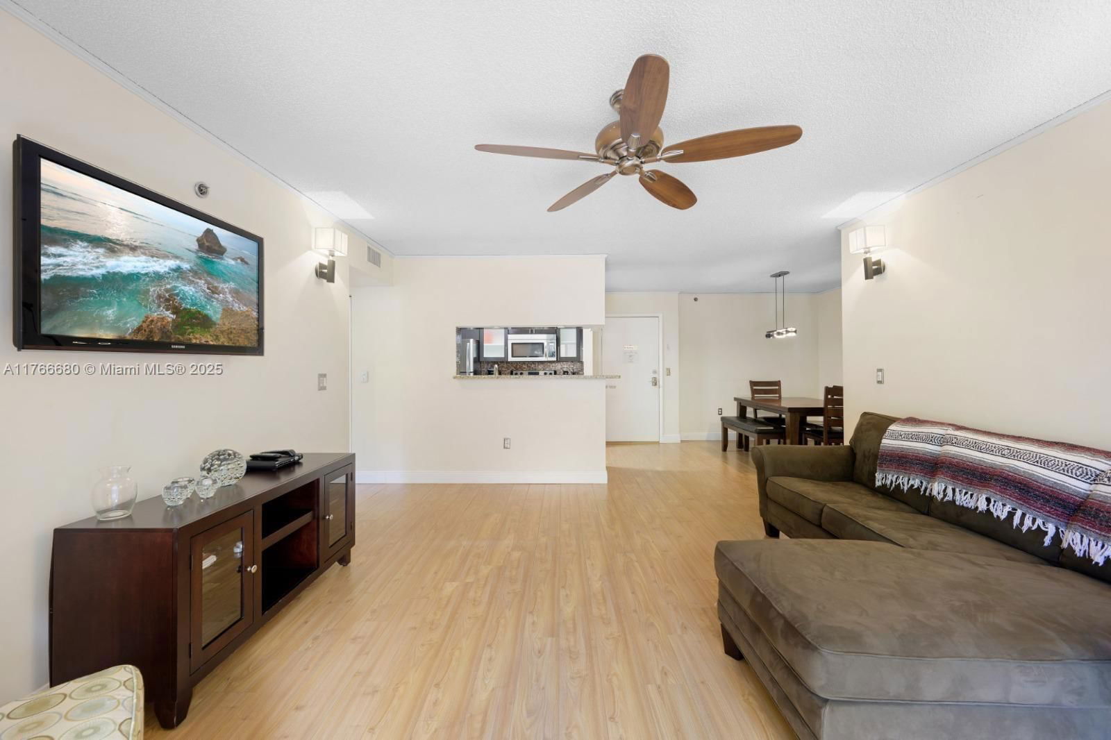 Real estate property located at 19877 Country Club Dr #3305, Miami-dade, The Yacht Club At Aventur, Aventura, FL