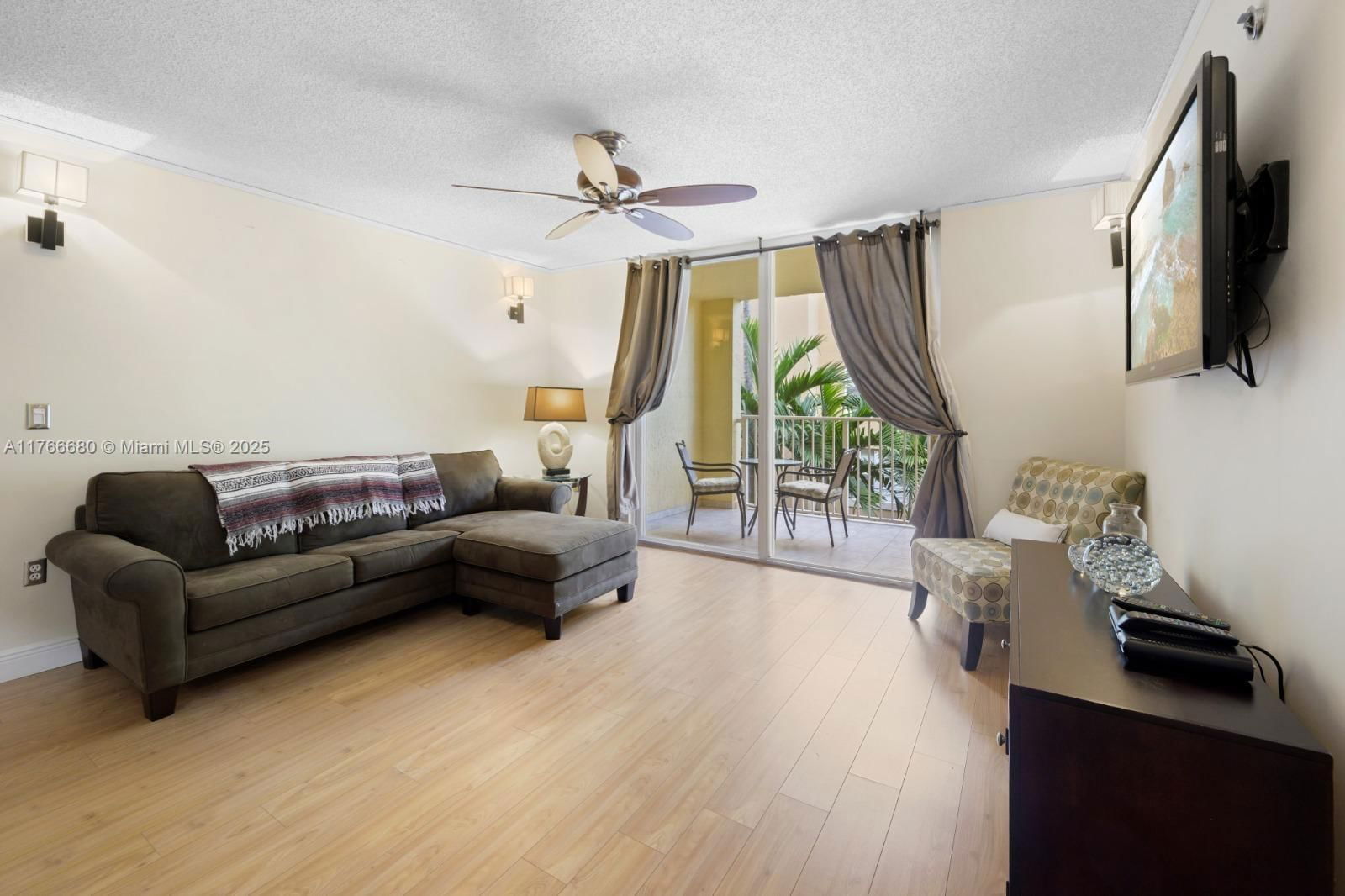 Real estate property located at 19877 Country Club Dr #3305, Miami-dade, The Yacht Club At Aventur, Aventura, FL