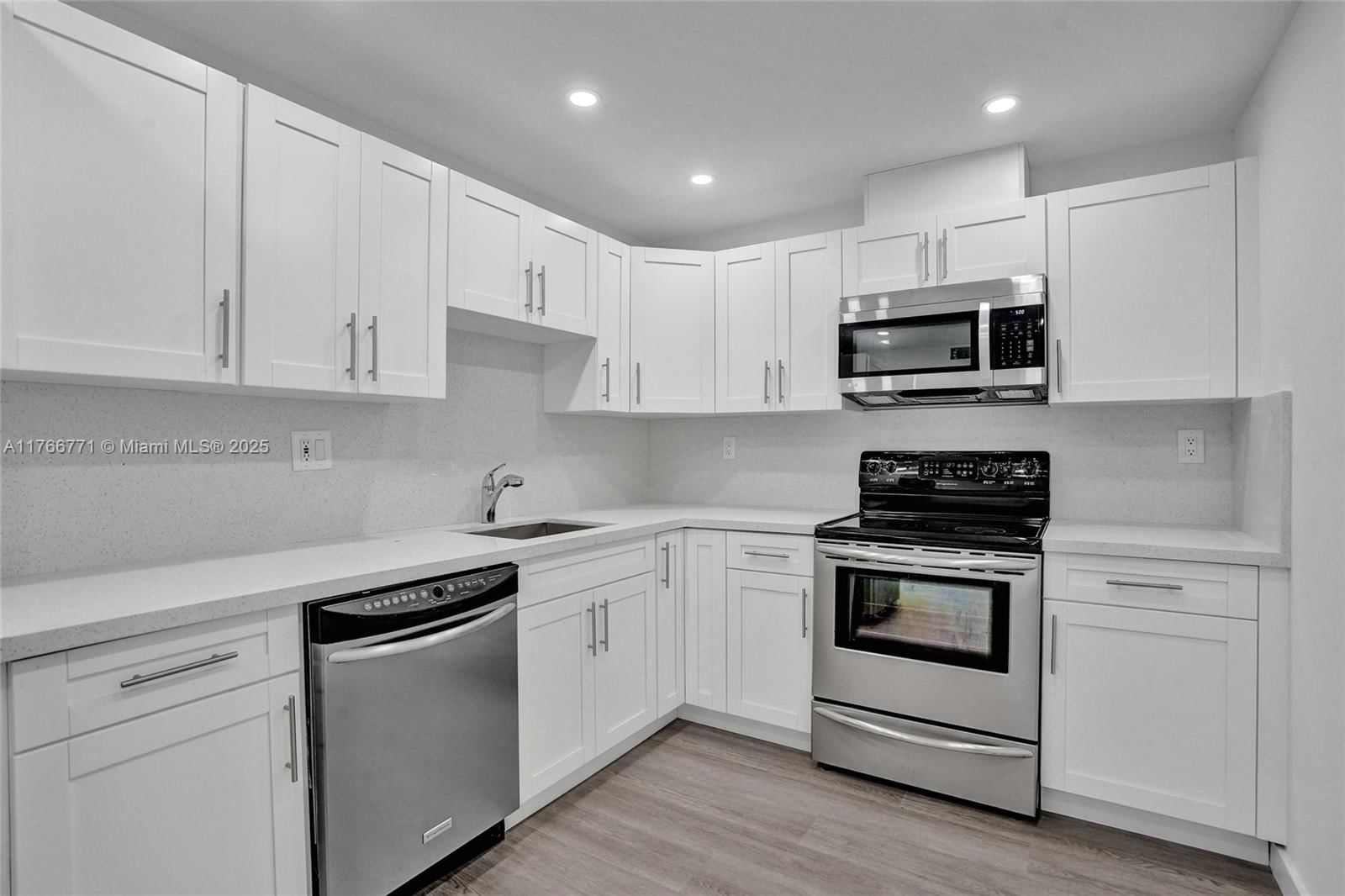 Real estate property located at 10777 Sample Rd #904, Broward, Country Club Tower Of Cor, Coral Springs, FL